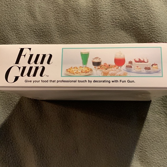 Hutzler Gerda Fun Gun for decorating cakes, cookies, etc.  Has 5 of 6 nozzles. - Picture 5 of 10